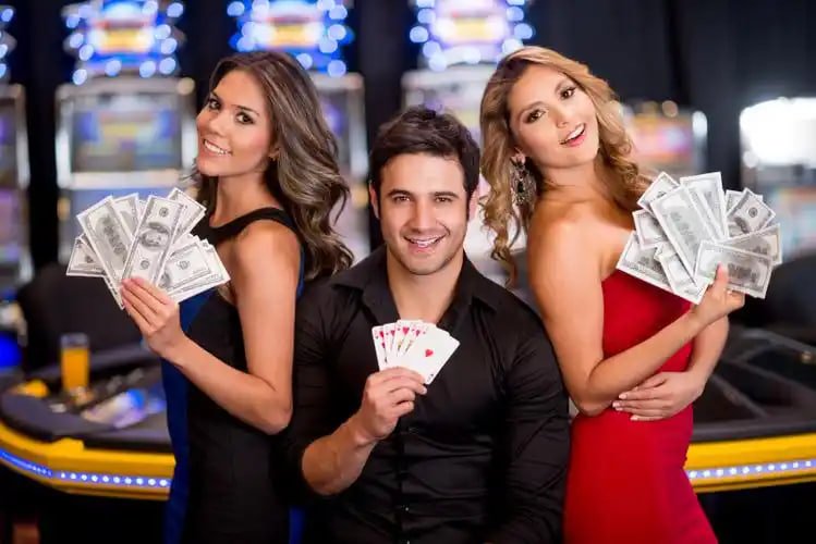 Myanmar ကစားသမားများ KBZPay ဖြင့် Live Casino ငွေသွင်းနေသောမြင်ကွင်း